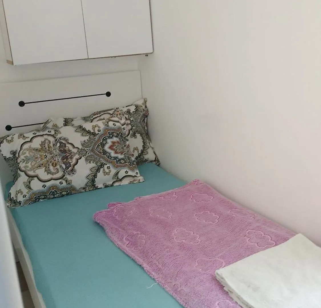 Loft And Full Partition Hostel Room Near Deira Fish Roundabout Metro Dubai United Arab Emirates