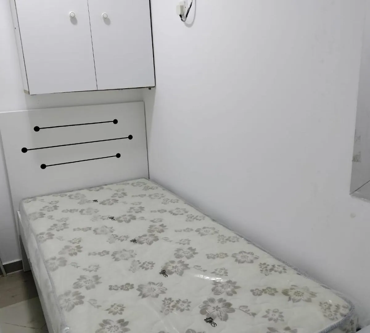 Loft And Full Partition Hostel Room Near Deira Fish Roundabout Metro Dubai United Arab Emirates